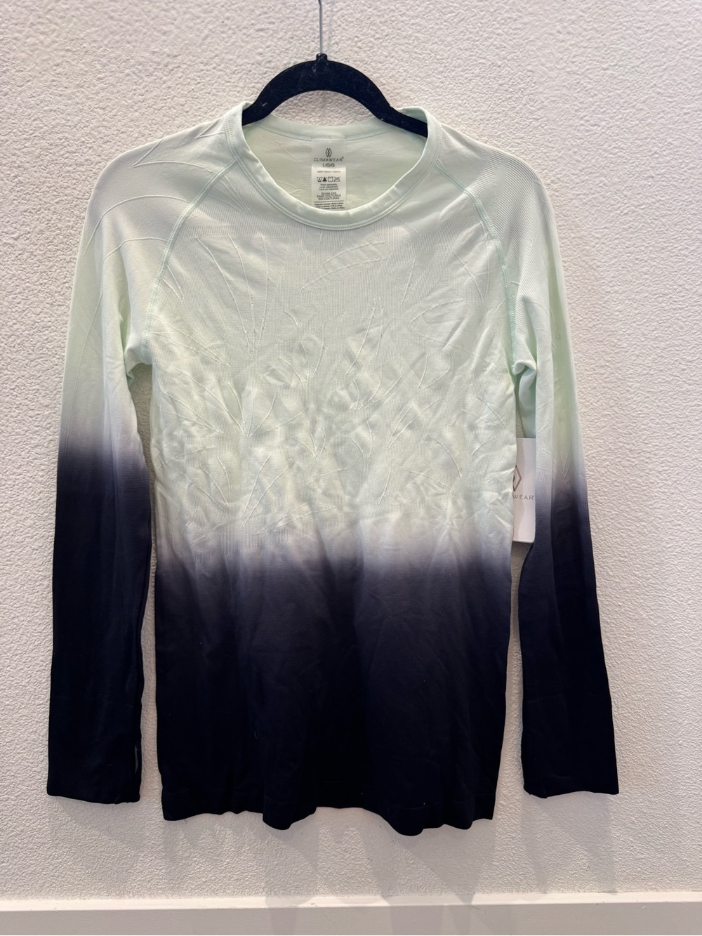 NWT Climawear activewear top w/ distinctive blue-to-white ombre gradient design